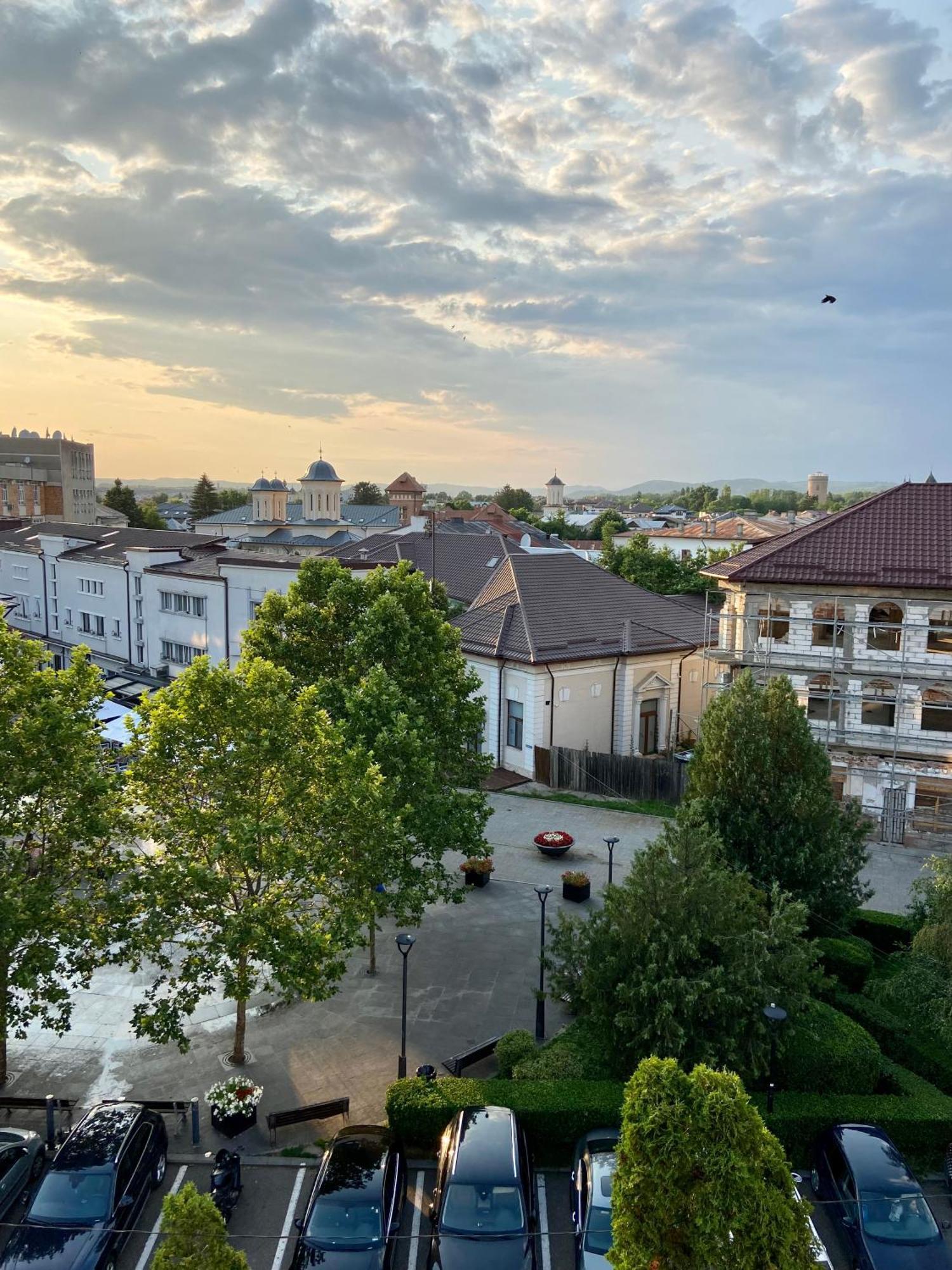 Old Town View- Ultracentral Apartment Targoviste Luaran gambar