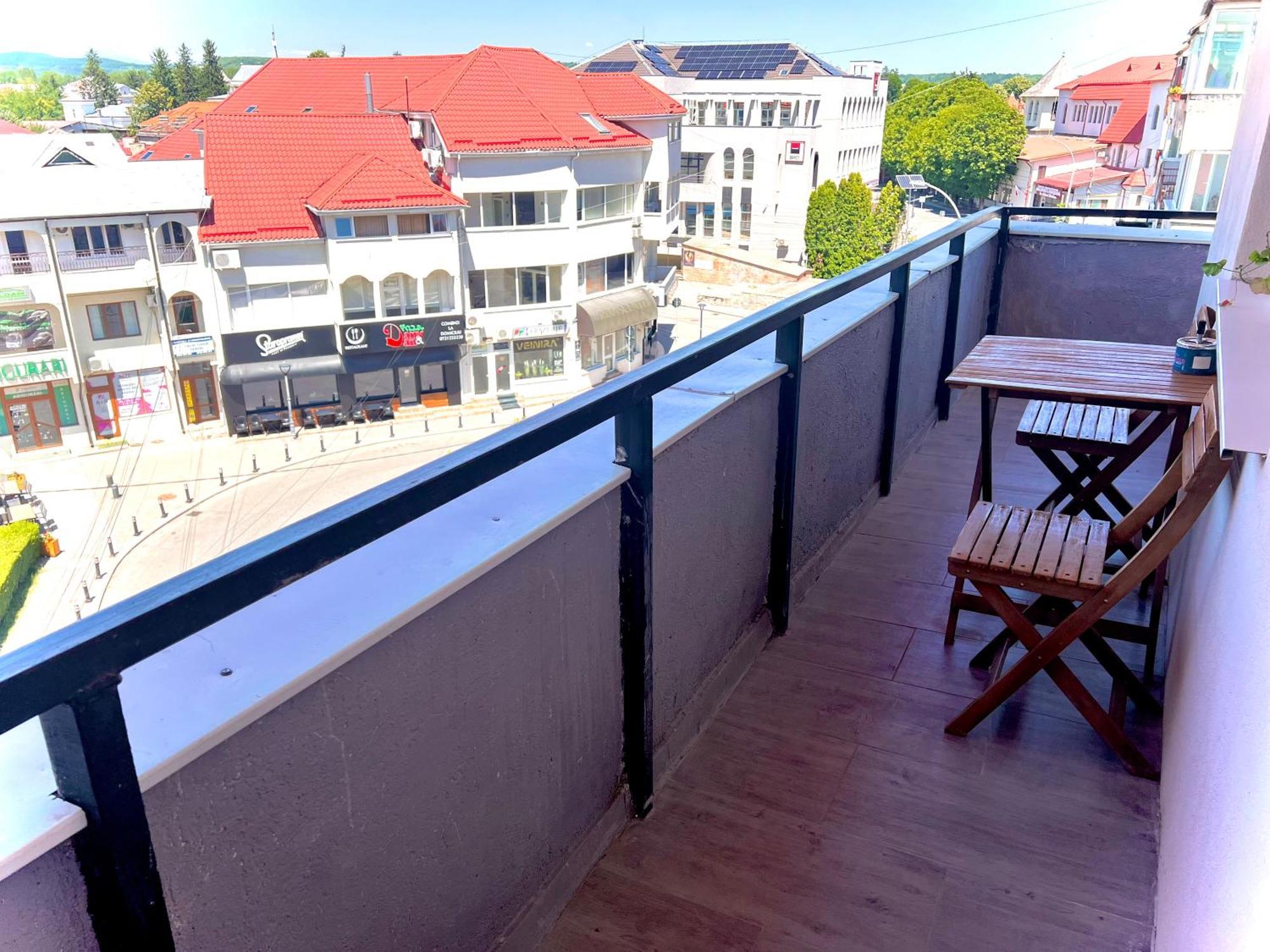 Old Town View- Ultracentral Apartment Targoviste Luaran gambar