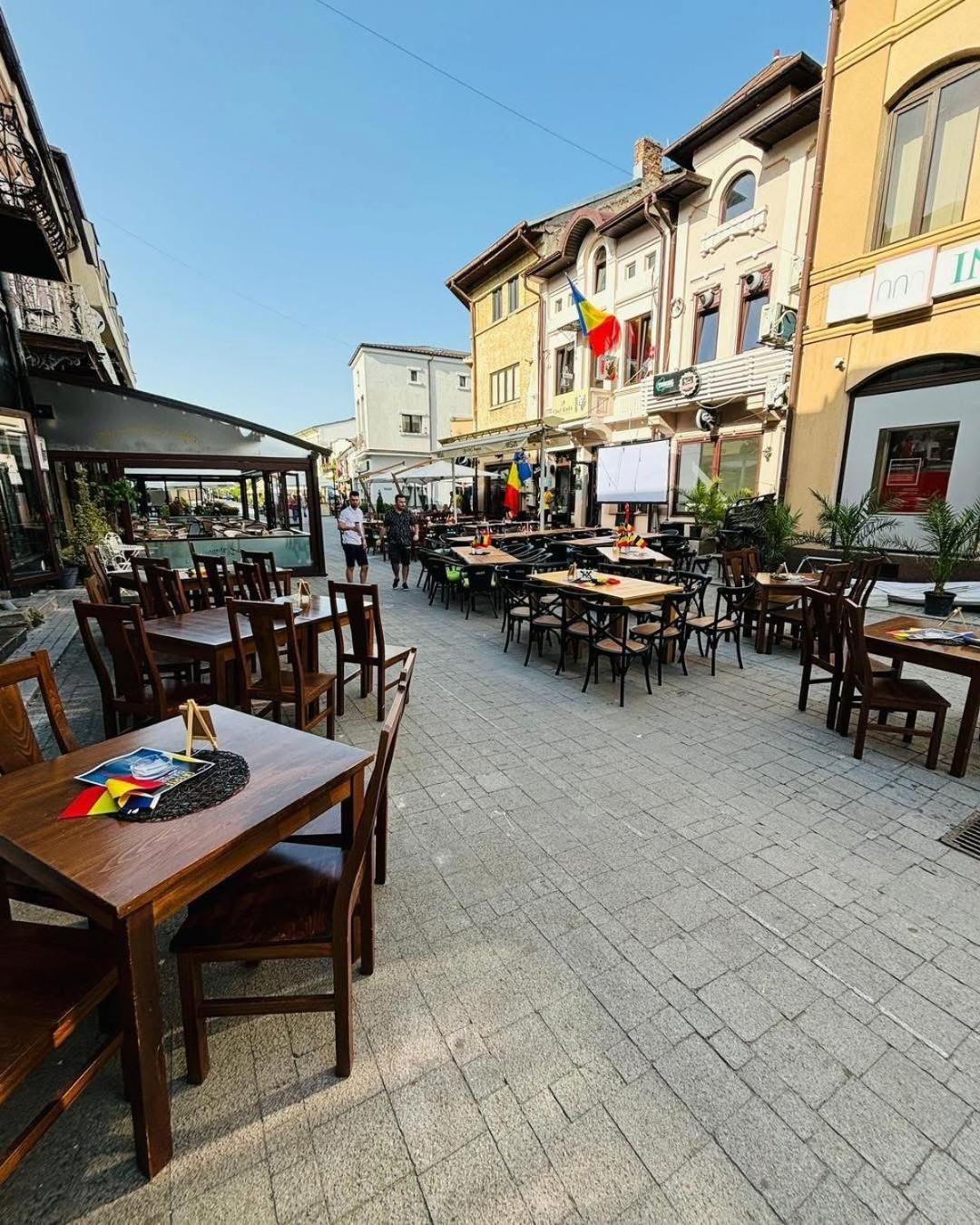 Old Town View- Ultracentral Apartment Targoviste Luaran gambar